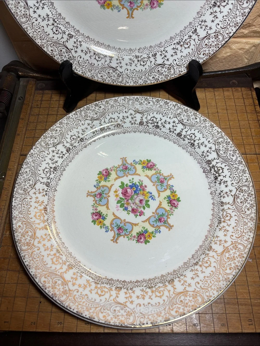 Pair Parisian Center Dinner Plates 10 1/8”D Made USA 22K Gold Pattern Rim Floral